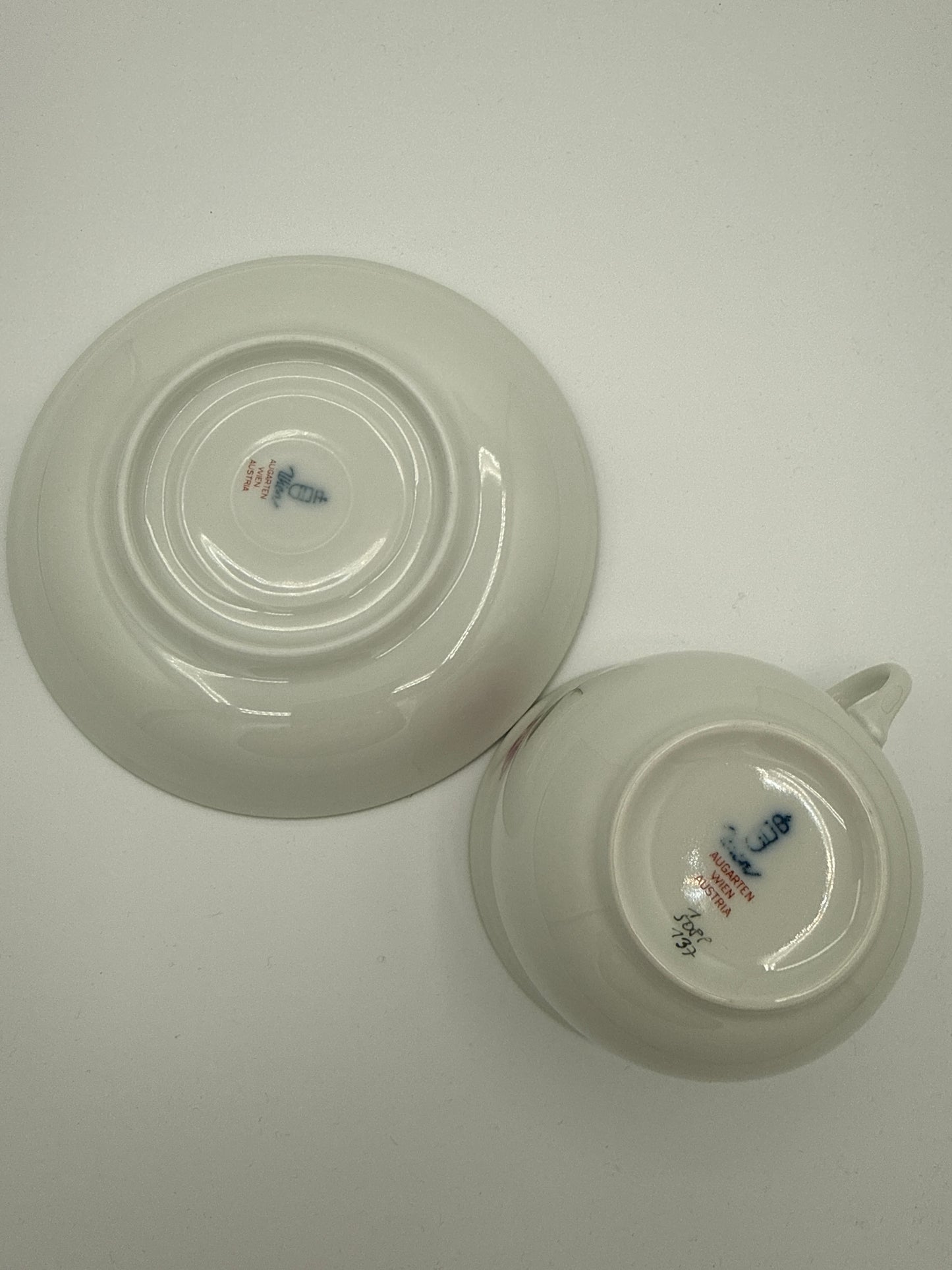 Augarten Wien – Teetasse mit Untertasse „Wiener Rose“ mit grünem Randdekor