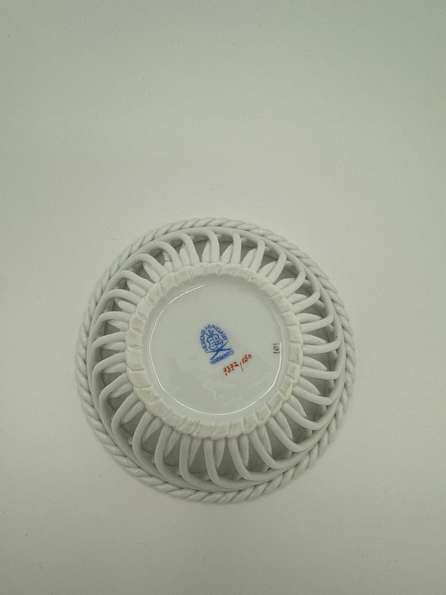 Herend Ungarn - Feine durchbrochene Porzellanschale mit Blumenmalerei