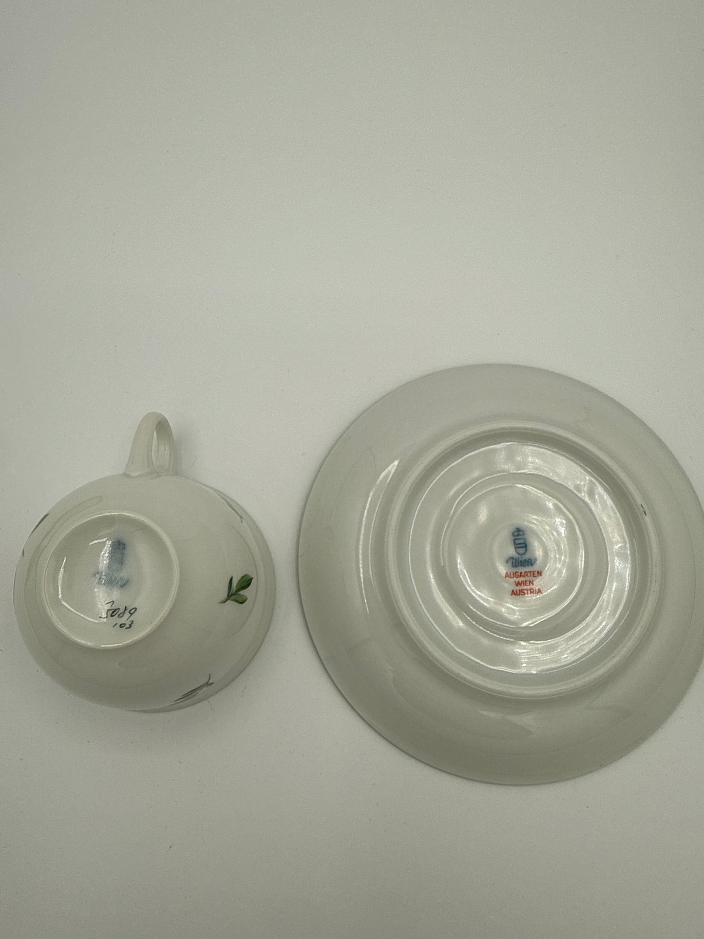 Augarten Wien – Wiener Rose
Mokkatasse mit Untertasse, grüner Randdekor