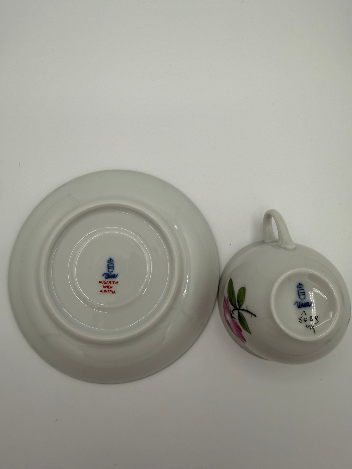 Augarten Wien – Wiener Rose
Mokkatasse mit Untertasse, grüner Randdekor