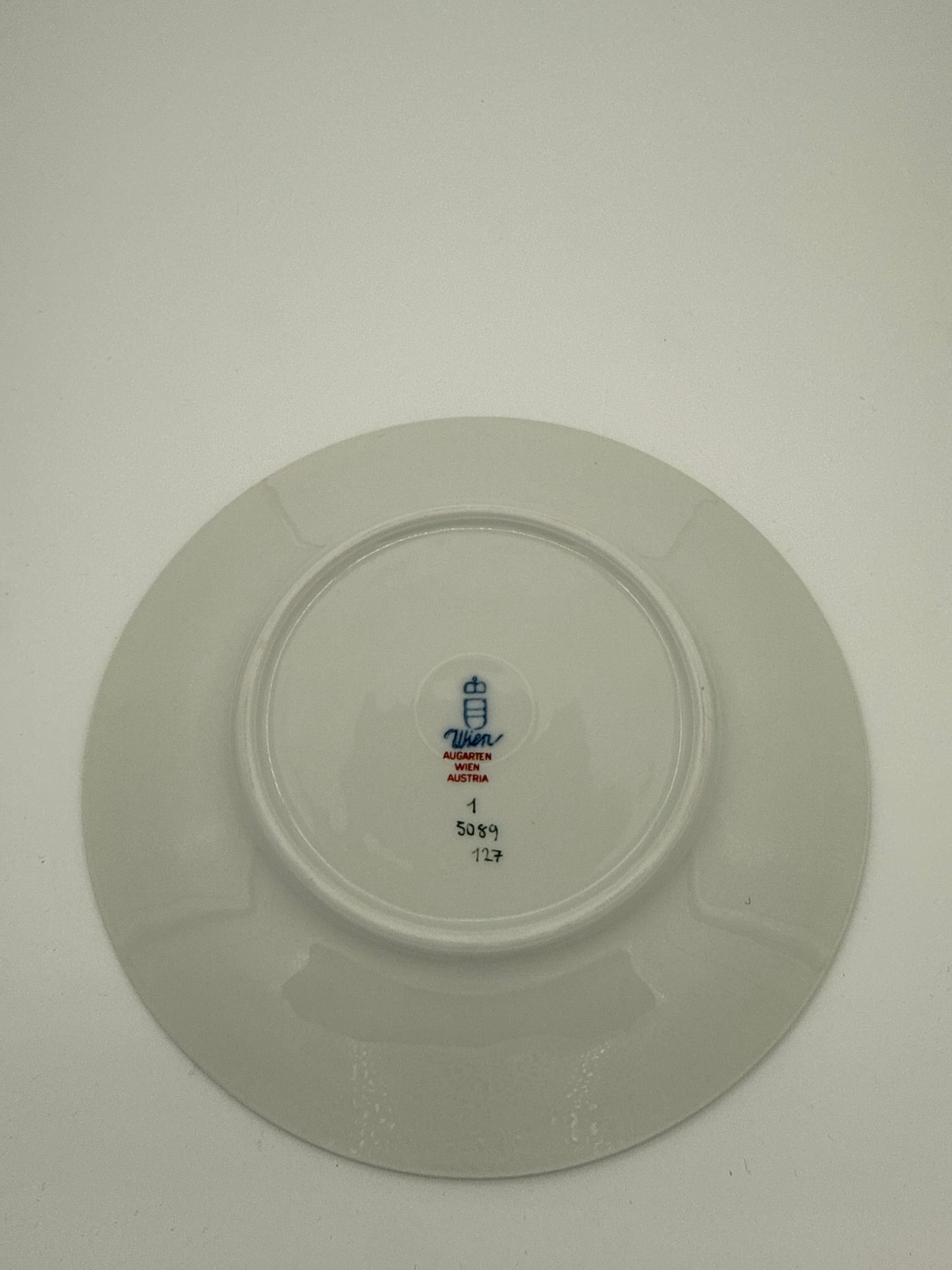 Augarten Wien – Wiener Rose
Vorlageteller / kleiner Teller, grüner Randdekor