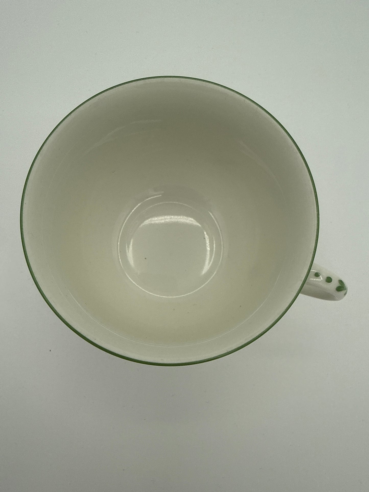 Augarten Wien – Teetasse „Wiener Rose“ mit grünem Randdekor