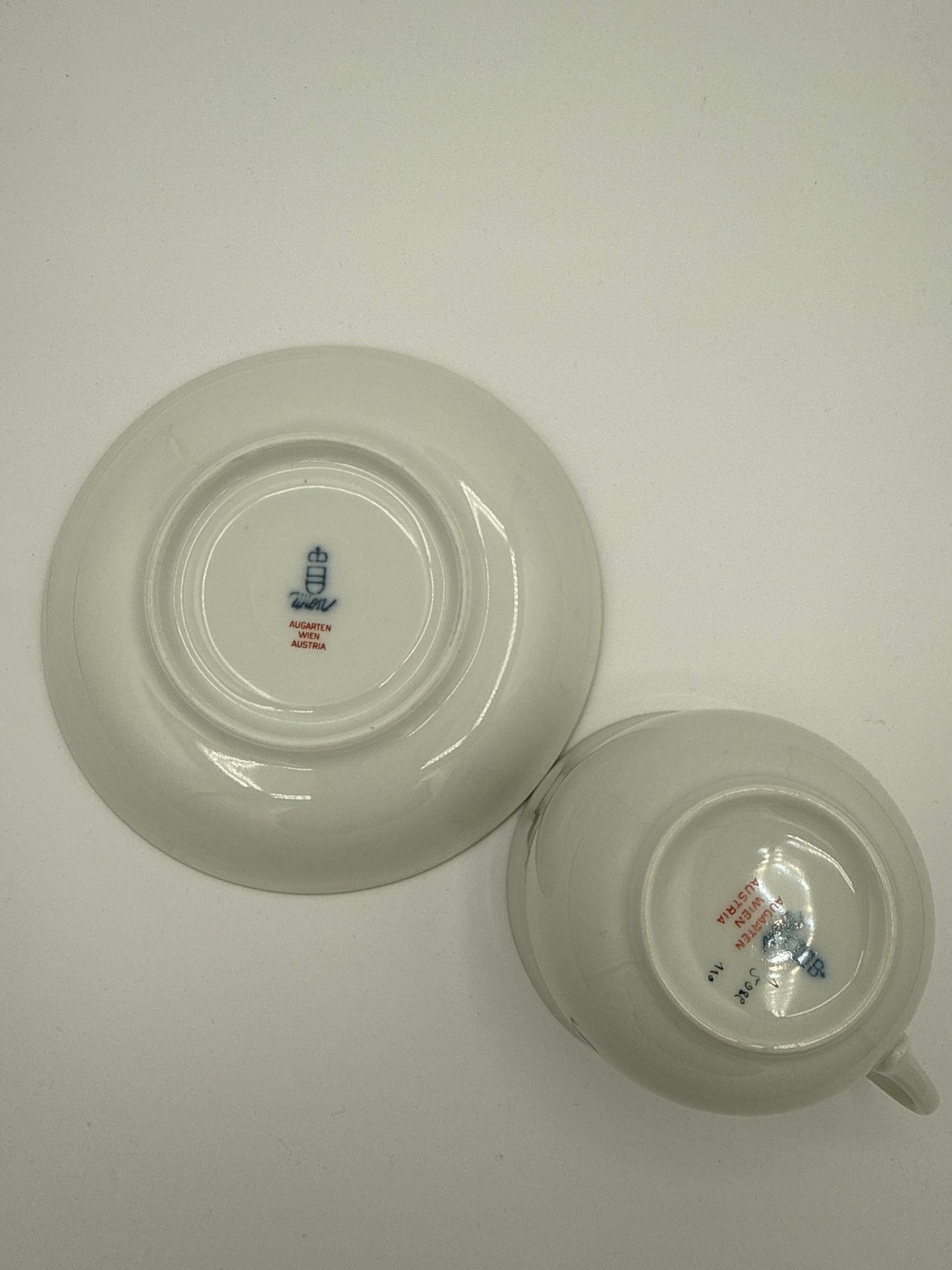 Augarten Wien – Teetasse mit Untertasse „Wiener Rose“ mit grünem Randdekor