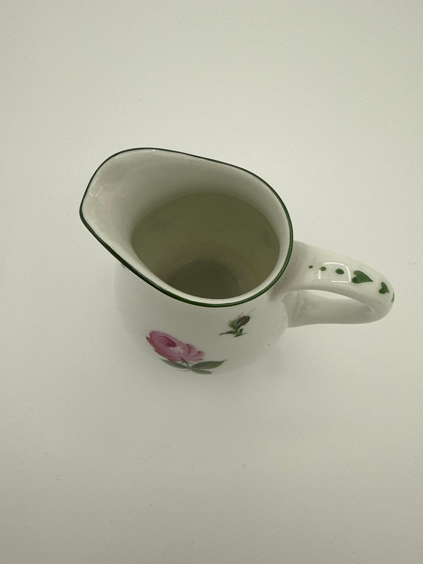 Augarten Wien – Milchkännchen „Wiener Rose“ mit grünem Randdekor