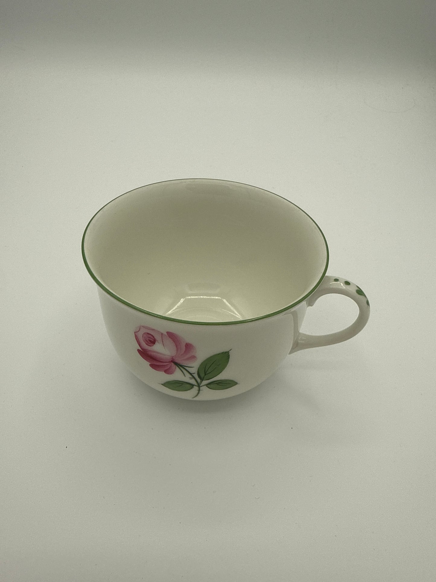 Augarten Wien – Teetasse „Wiener Rose“ mit grünem Randdekor