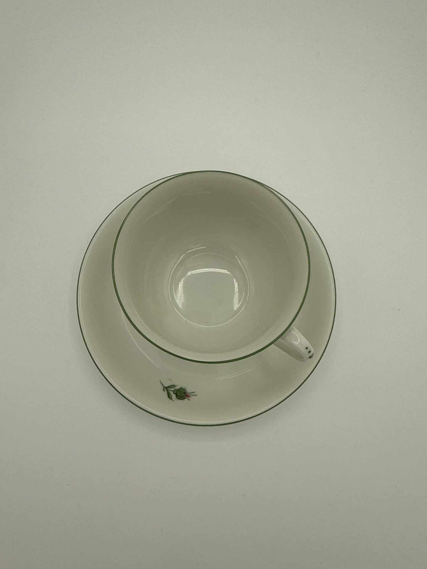 Augarten Wien – Teetasse mit Untertasse „Wiener Rose“ mit grünem Randdekor