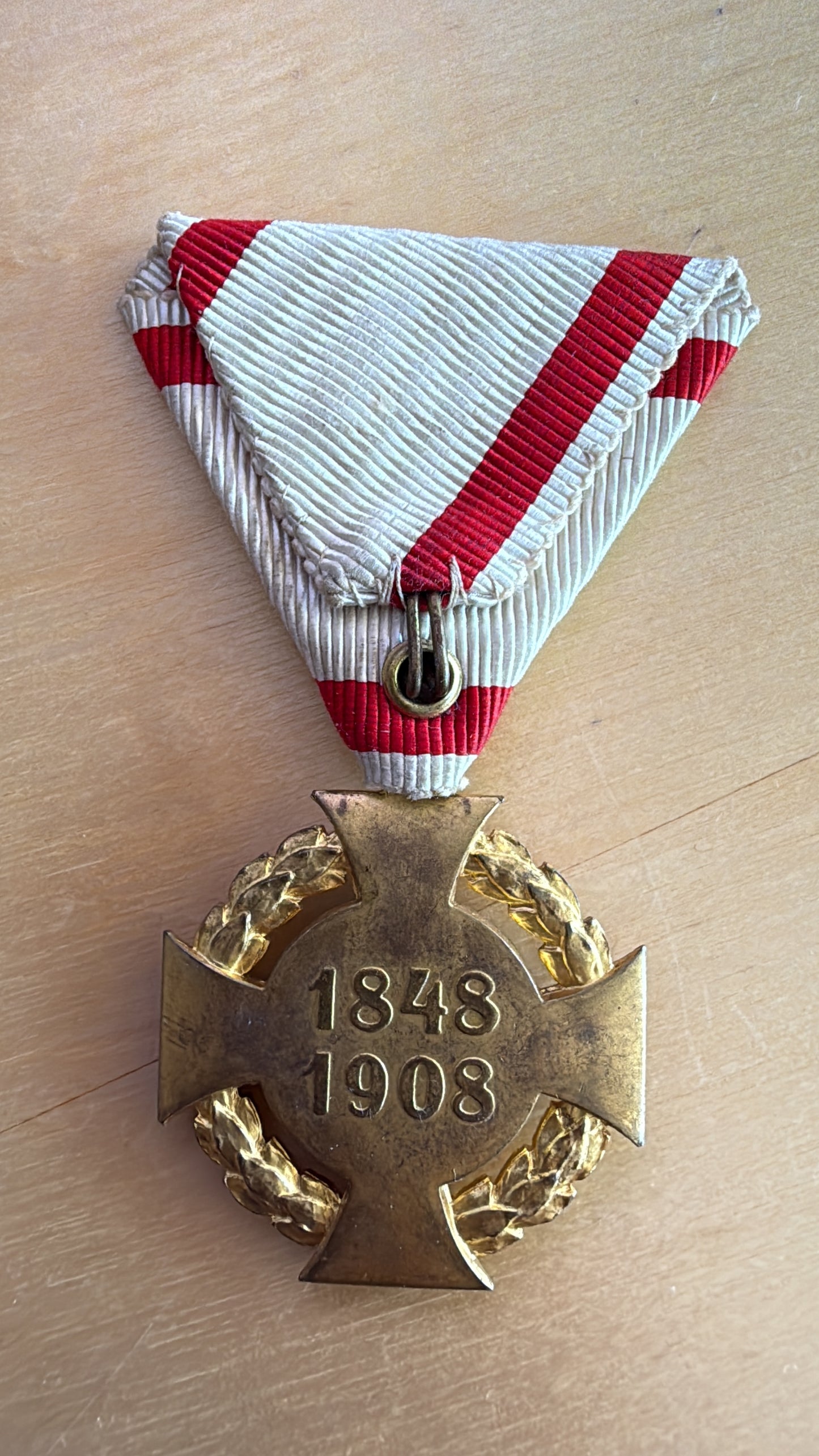 Militär-Jubiläumskreuz bronze vergoldet Militär am rot weißen Band