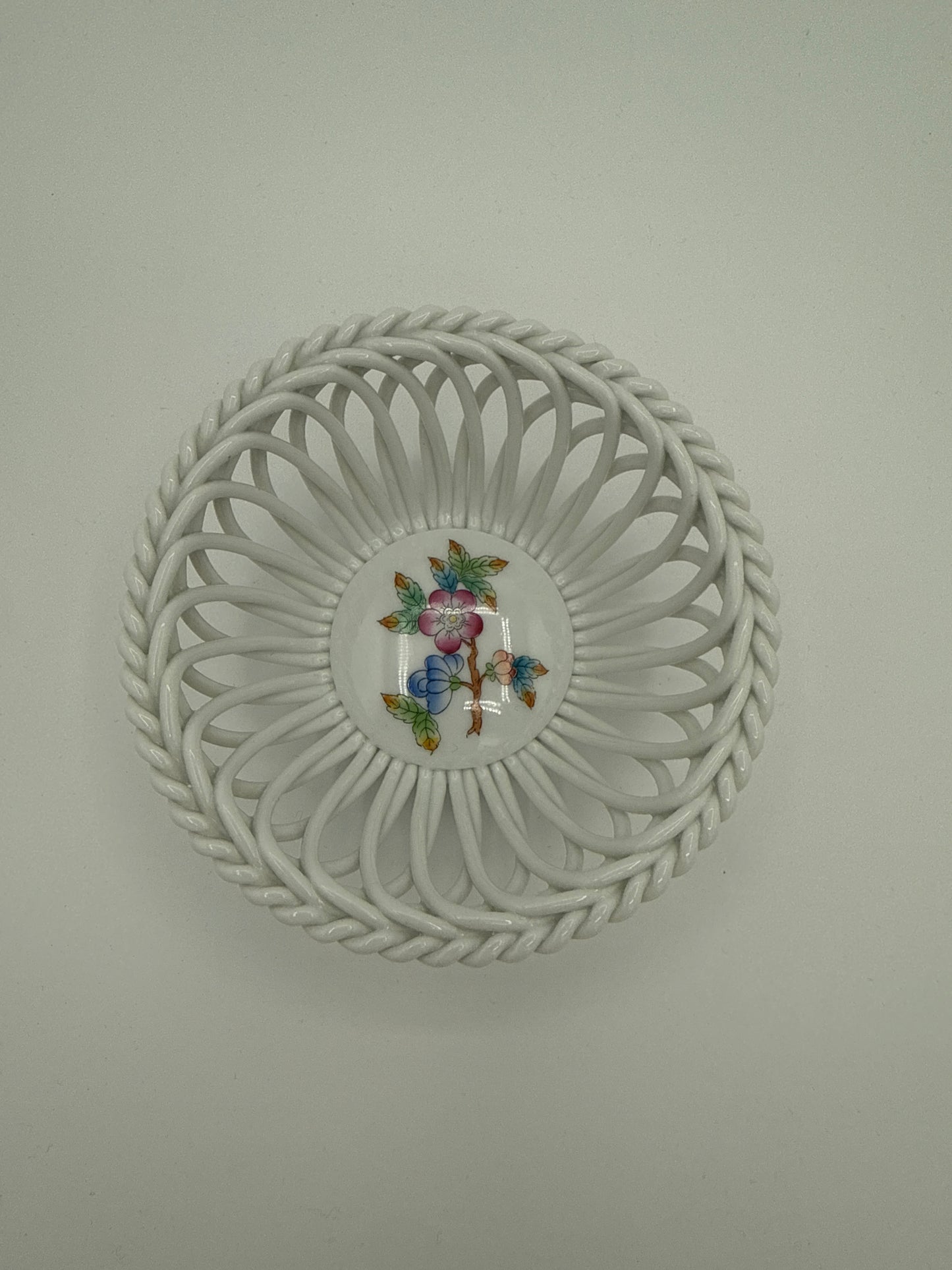 Herend Ungarn - Feine durchbrochene Porzellanschale mit Blumenmalerei