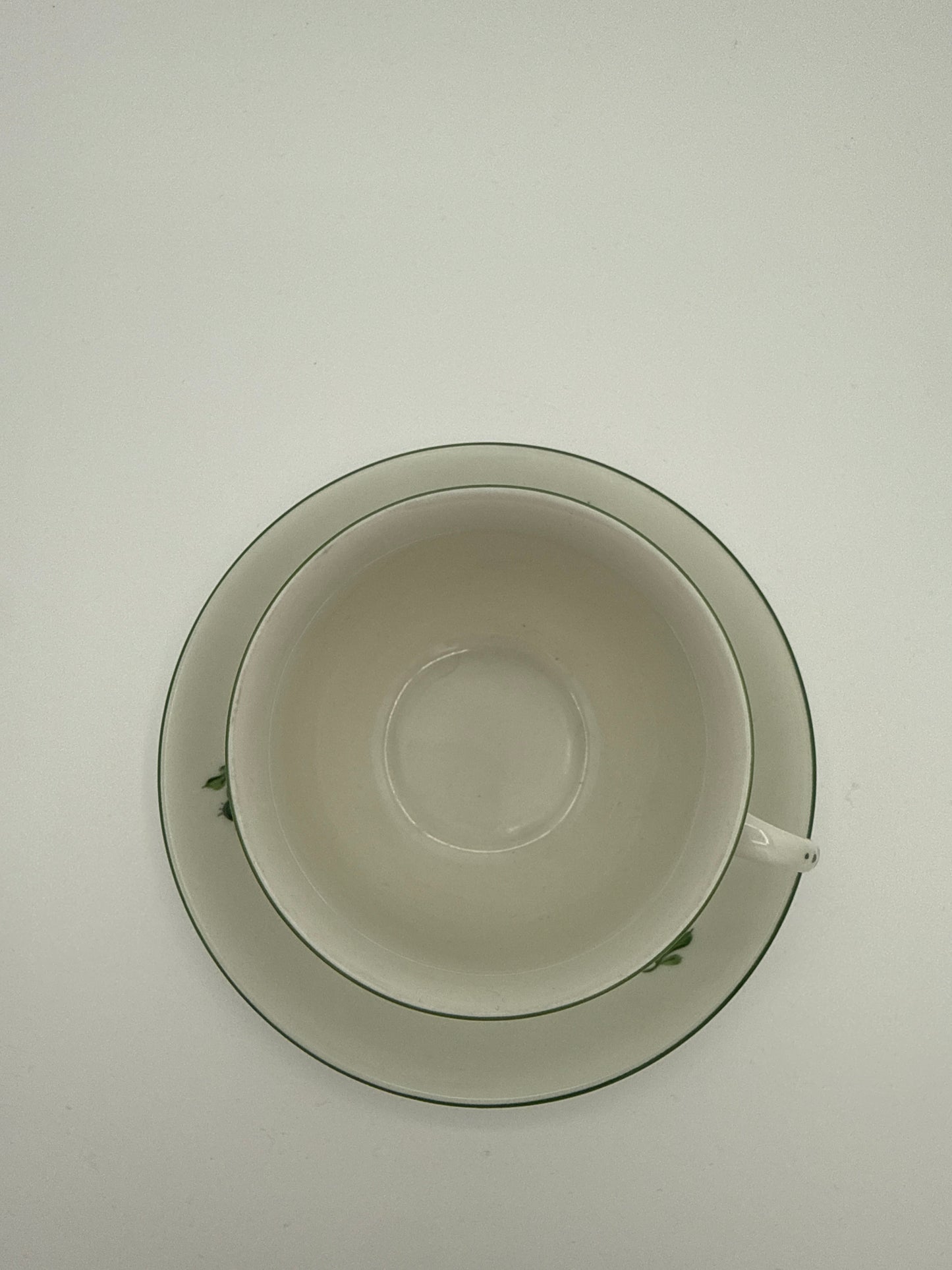 Augarten Wien – Teetasse mit Untertasse „Wiener Rose“ mit grünem Randdekor