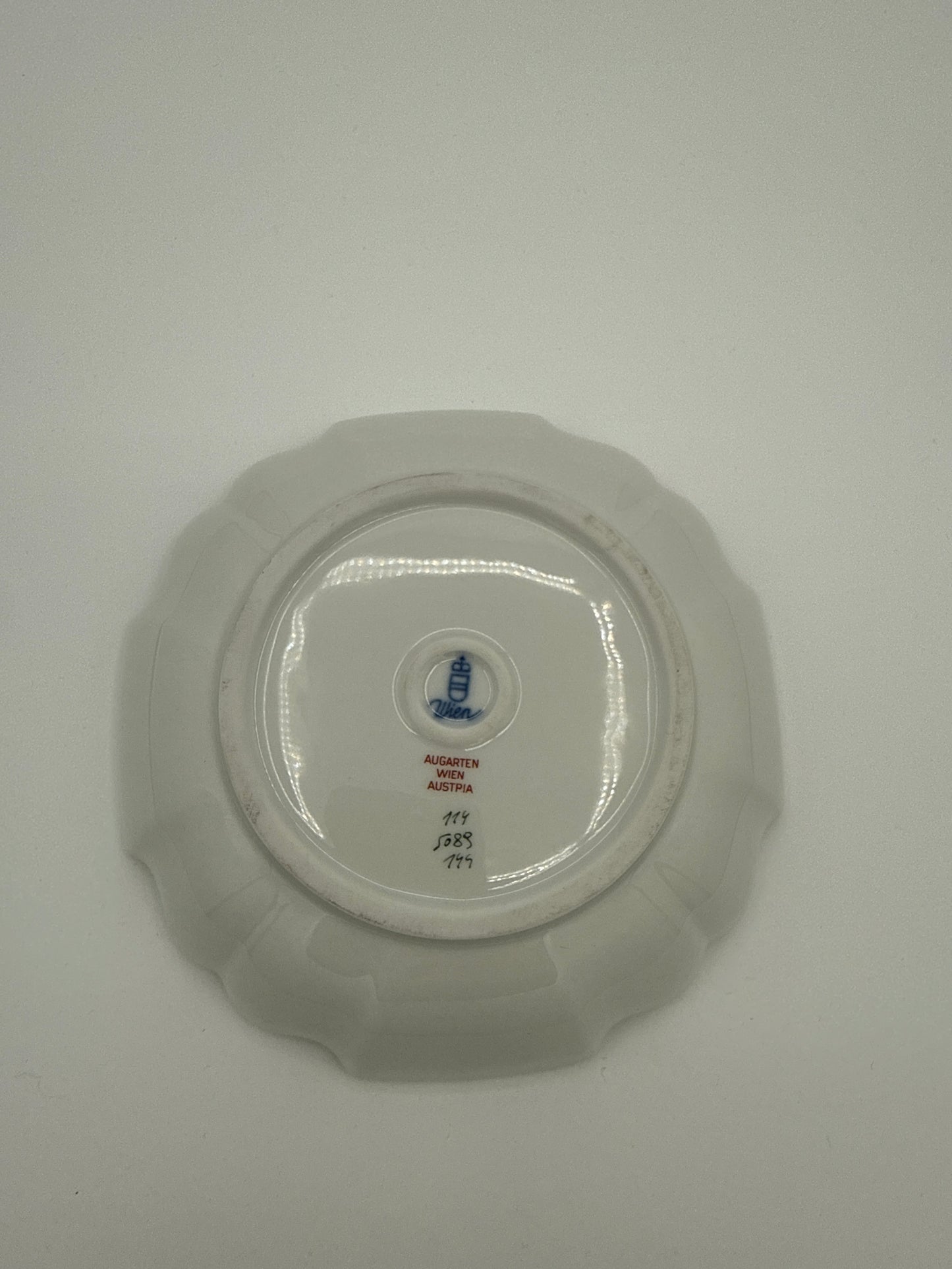 Augarten Wien – Schale „Wiener Rose“ mit grünem Randdekor