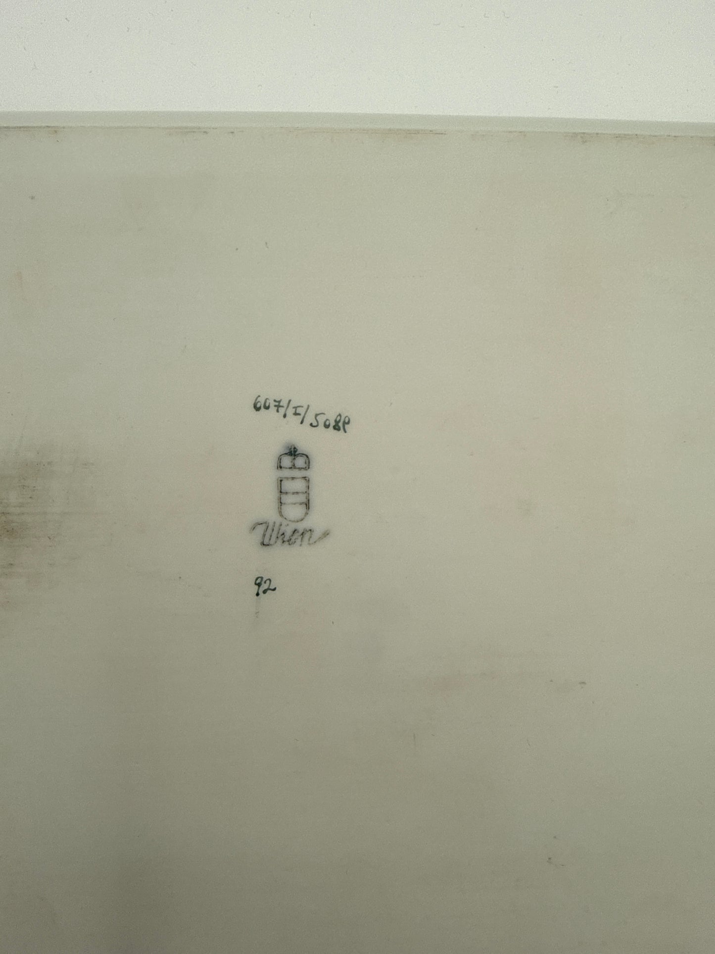 Augarten Wien – rechteckige Servierplatte „Wiener Rose“ mit grünem Randdekor