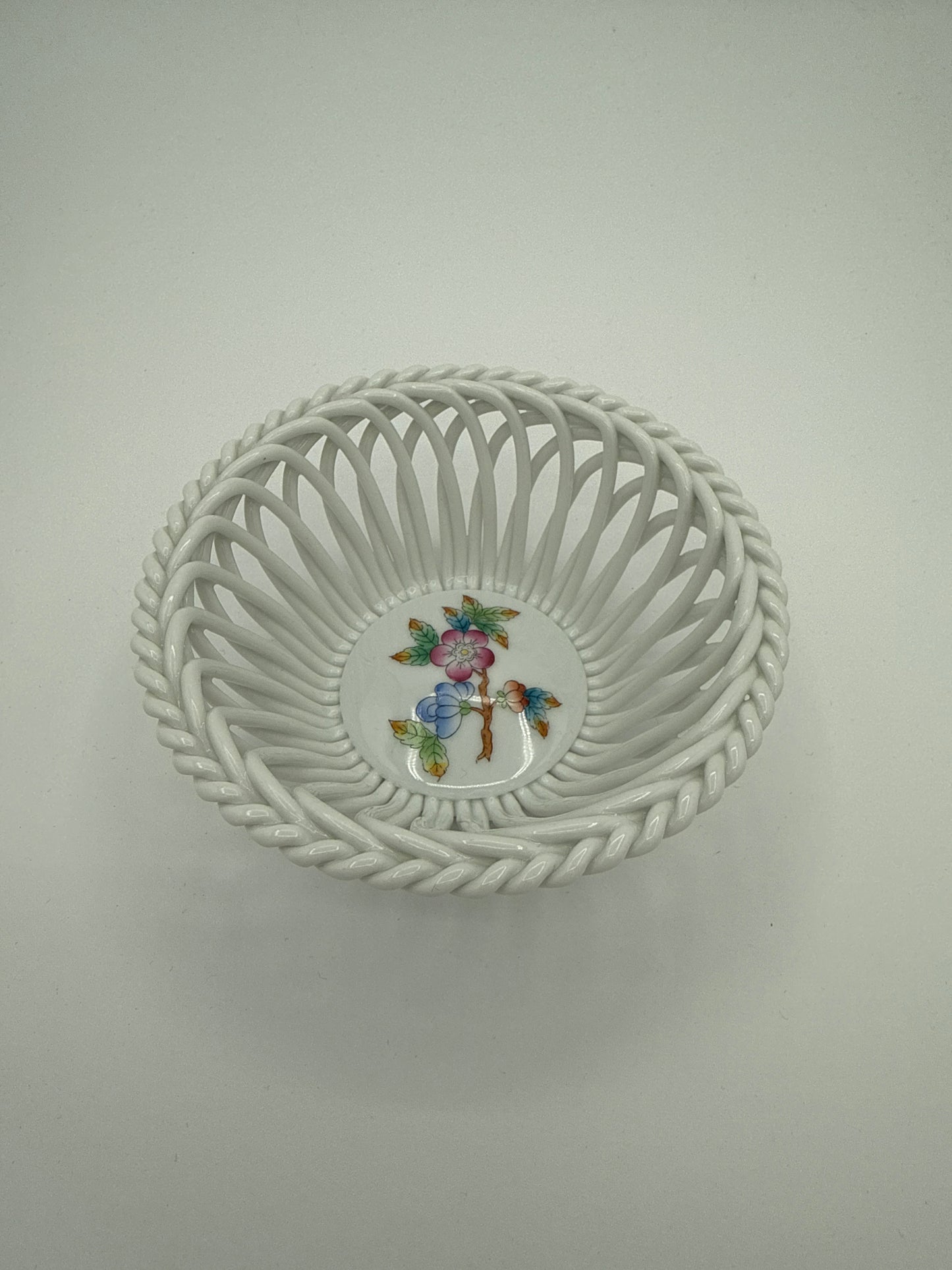 Herend Ungarn - Feine durchbrochene Porzellanschale mit Blumenmalerei