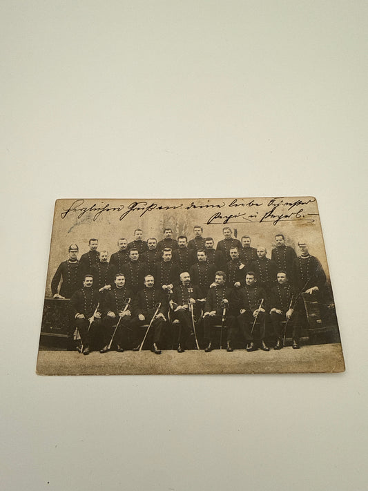 K.u.k. Militärkarte Wien um 1905 – Offiziersgruppe in Paradeuniform,
Originale Postkarte „Correspondenz-Karte“