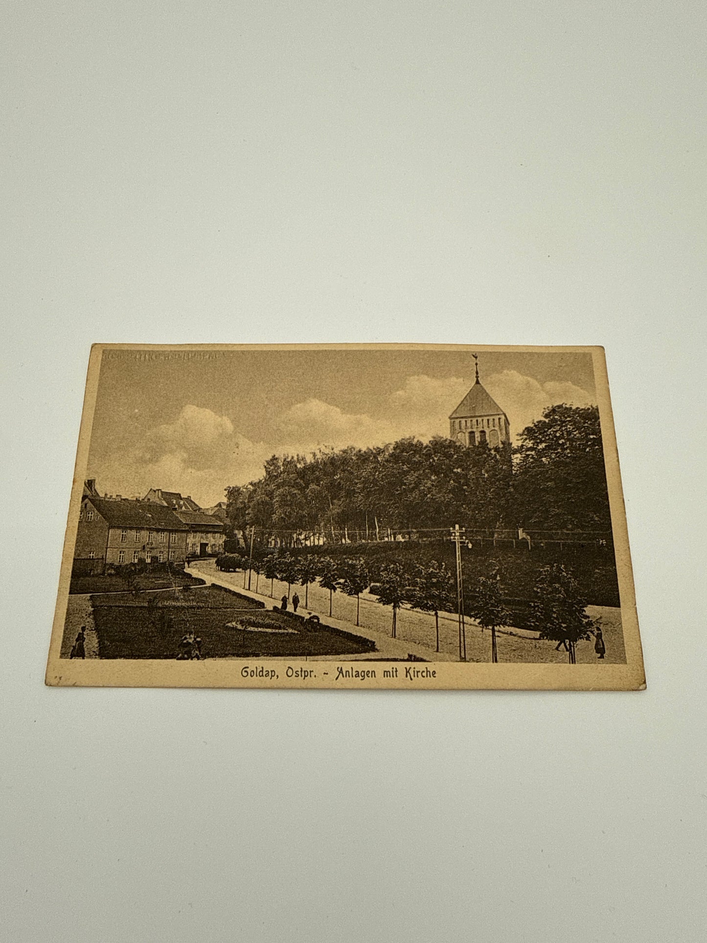 Goldap, Ostpreußen – Anlagen mit Kirche, um 1930 (Stengel & Co.)