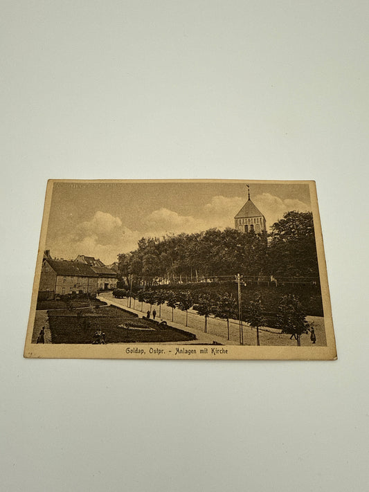 Goldap, Ostpreußen – Anlagen mit Kirche, um 1930 (Stengel & Co.)