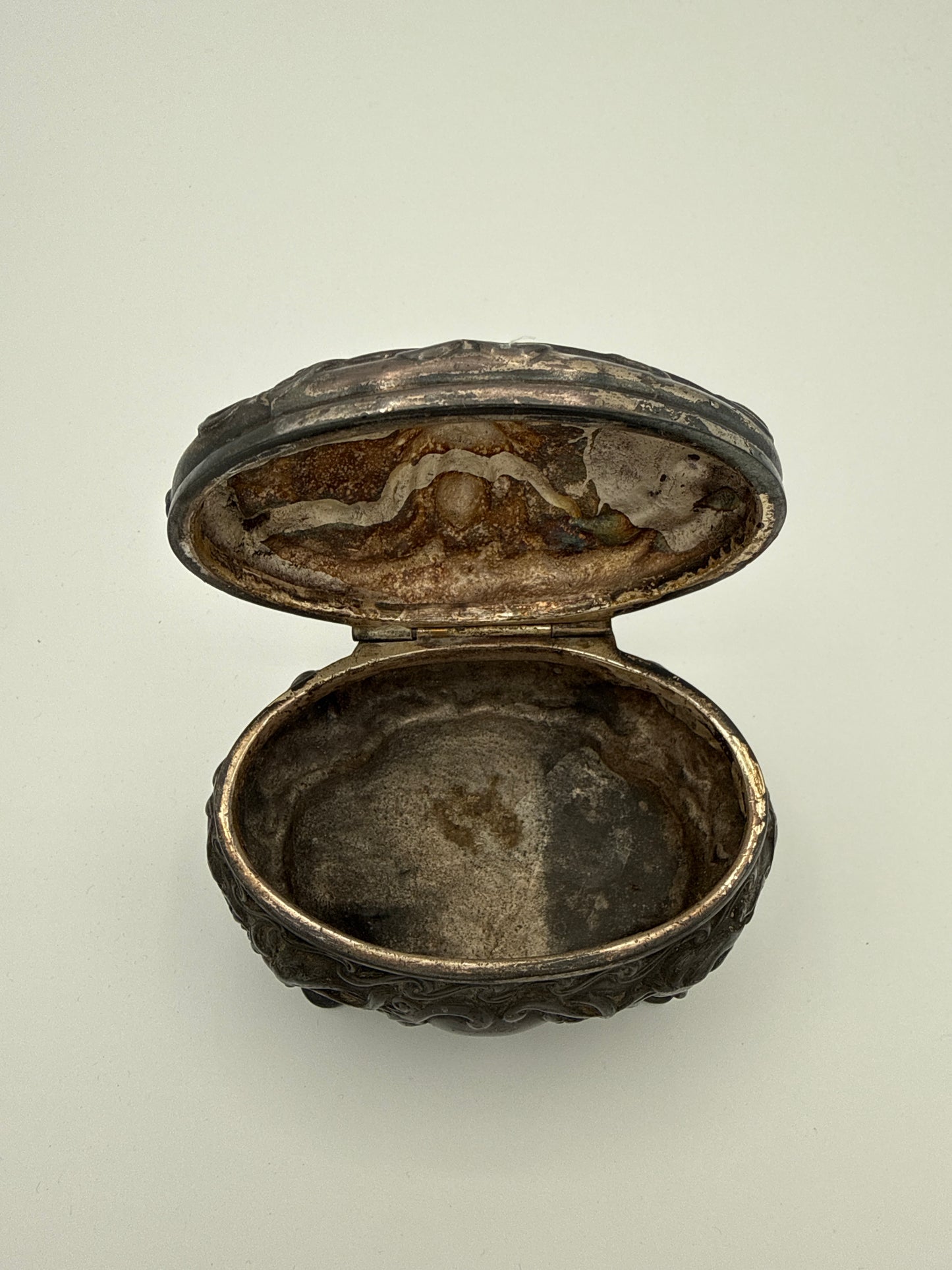 Antike Jugendstil - Schmuckdose mit Medusen-Relief, um 1900