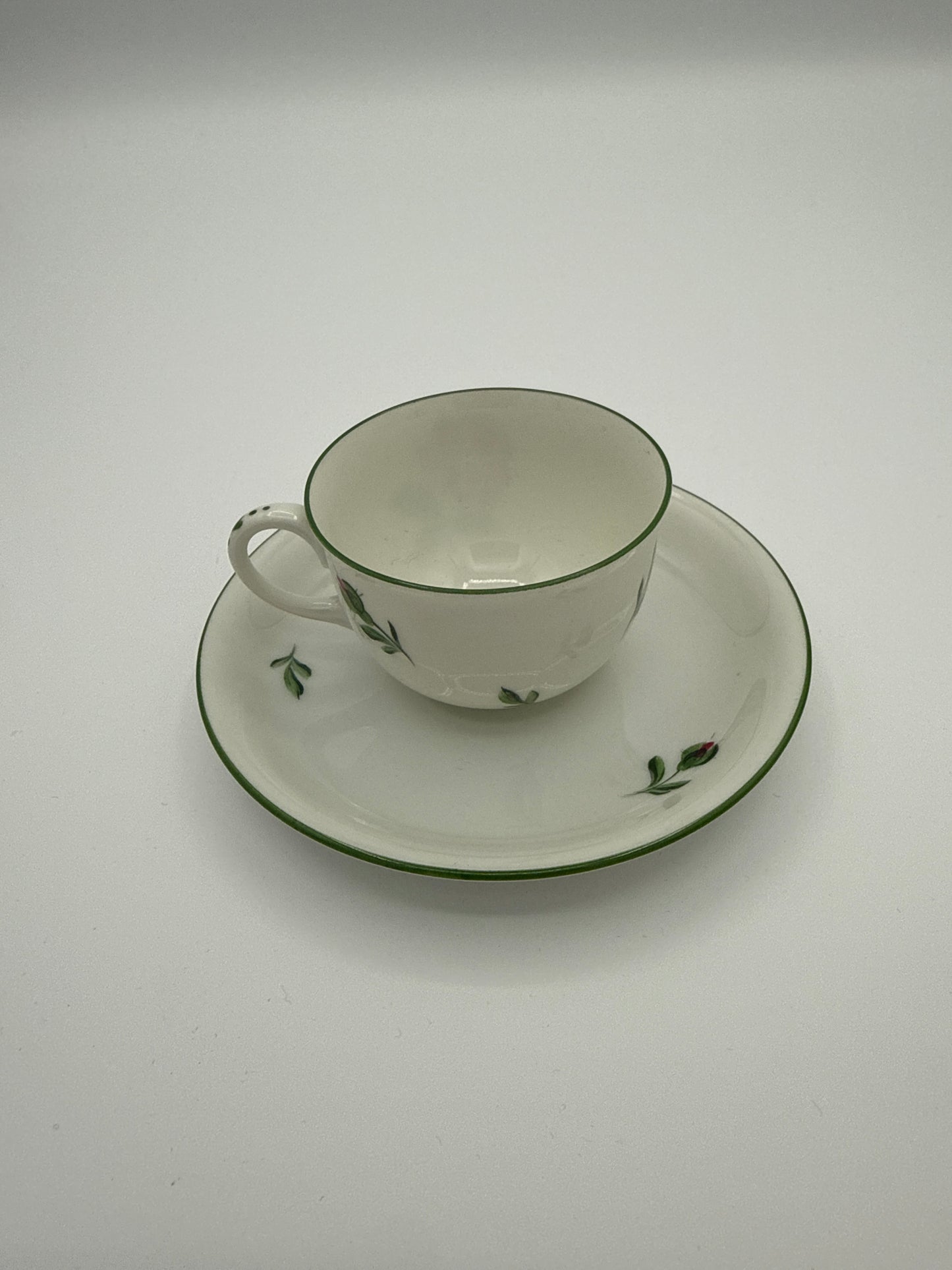 Augarten Wien – Wiener Rose
Mokkatasse mit Untertasse, grüner Randdekor