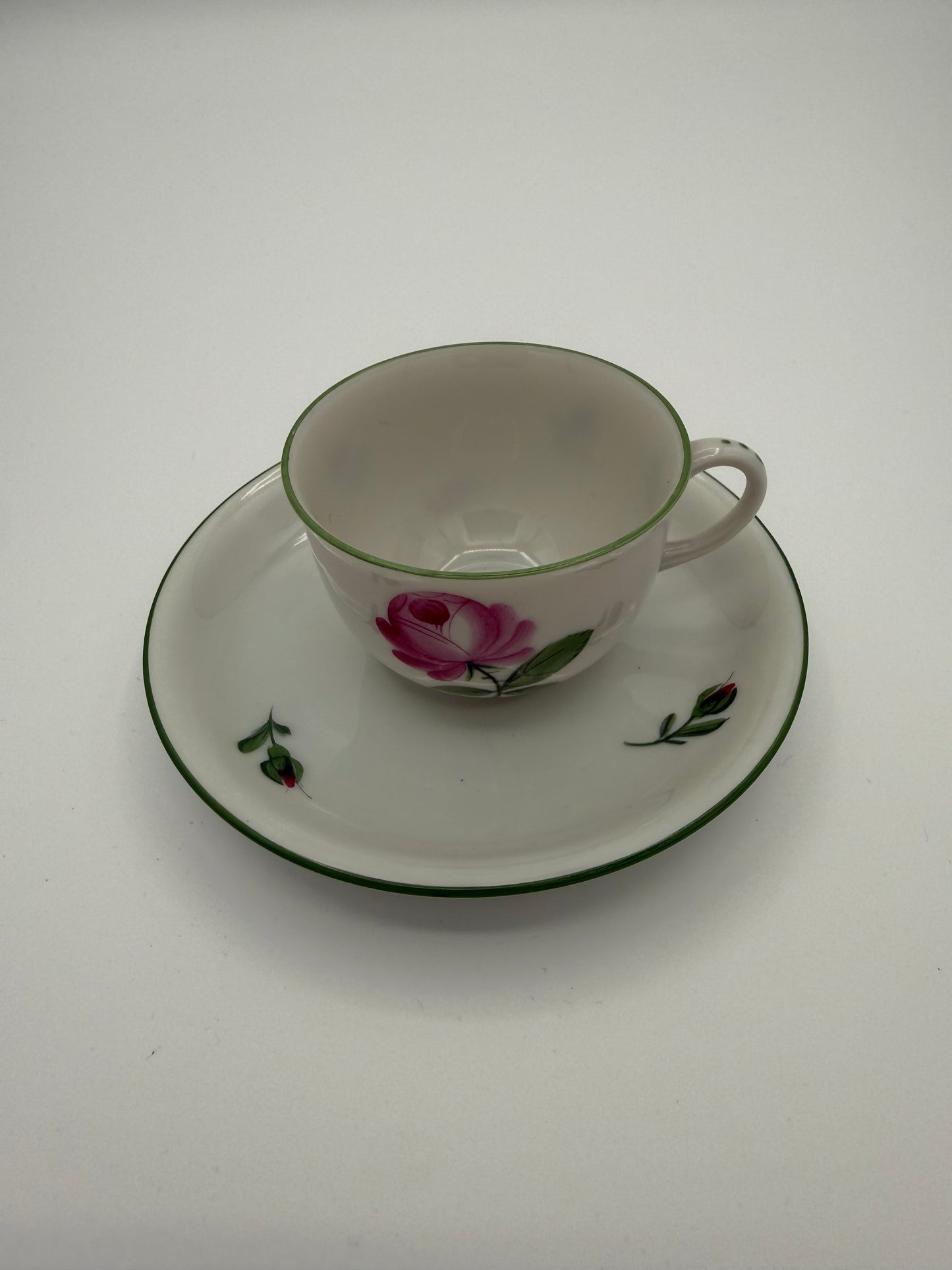 Augarten Wien – Wiener Rose
Mokkatasse mit Untertasse, grüner Randdekor