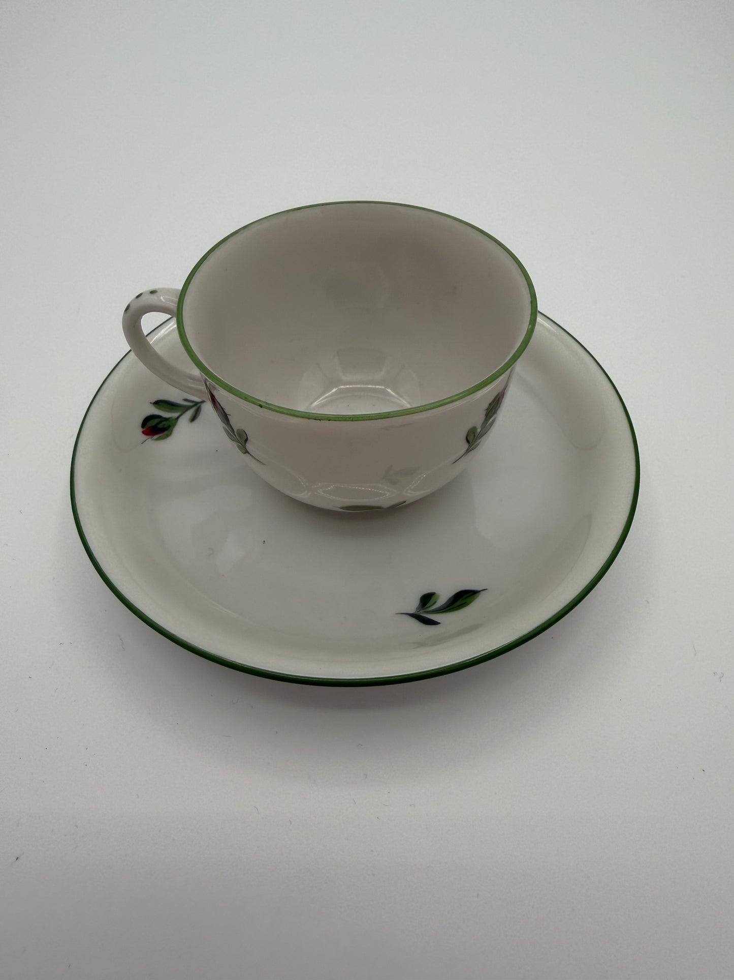 Augarten Wien – Wiener Rose
Mokkatasse mit Untertasse, grüner Randdekor