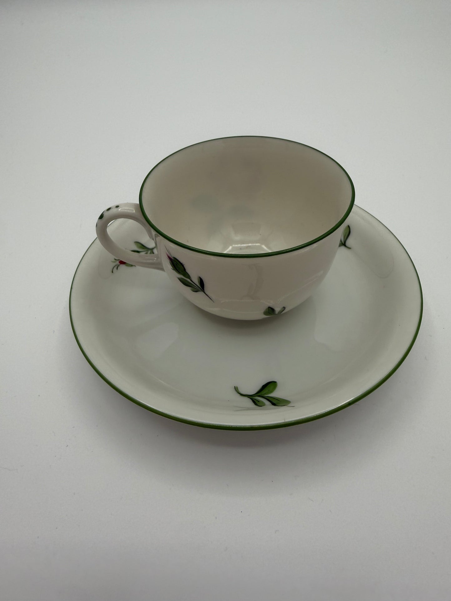 Augarten Wien – Wiener Rose
Mokkatasse mit Untertasse, grüner Randdekor
