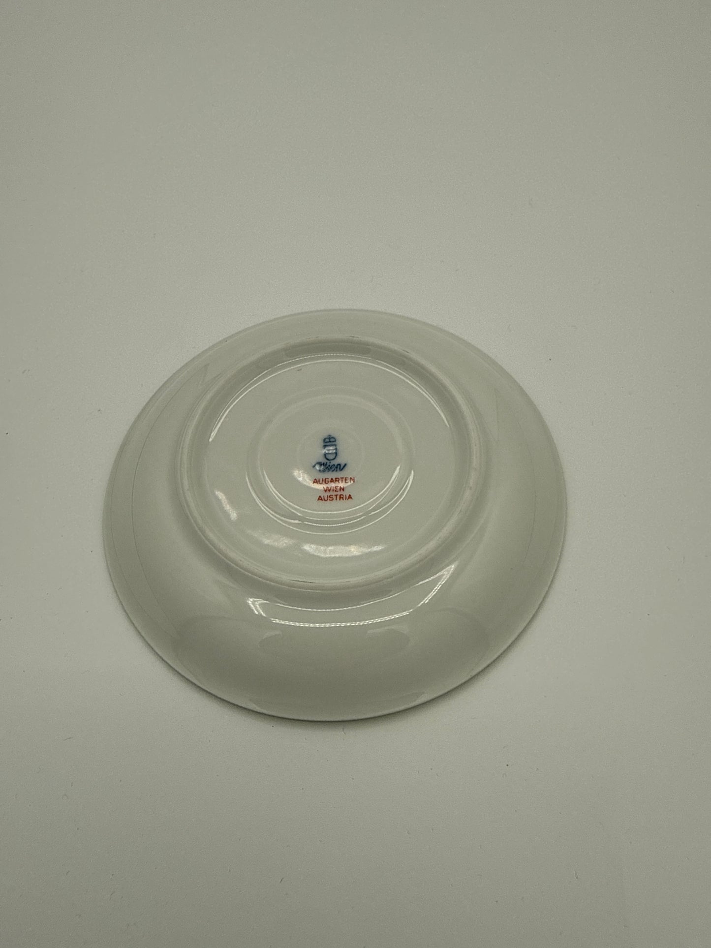 Augarten Wien – Wiener Rose
Untertasse zur Mokkatasse, grüner Randdekor