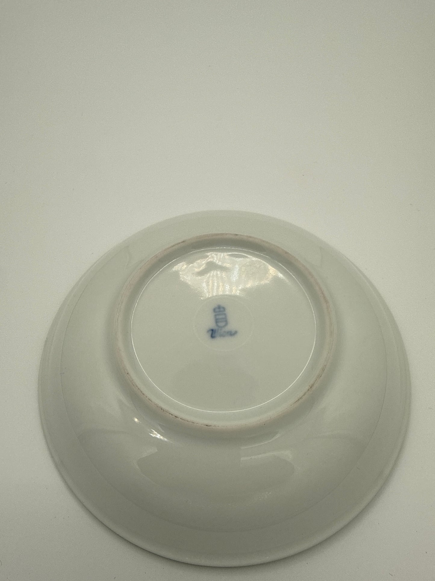 Augarten Wien – Wiener Rose
Suppen-/Dessertschale flach, grüner Randdekor