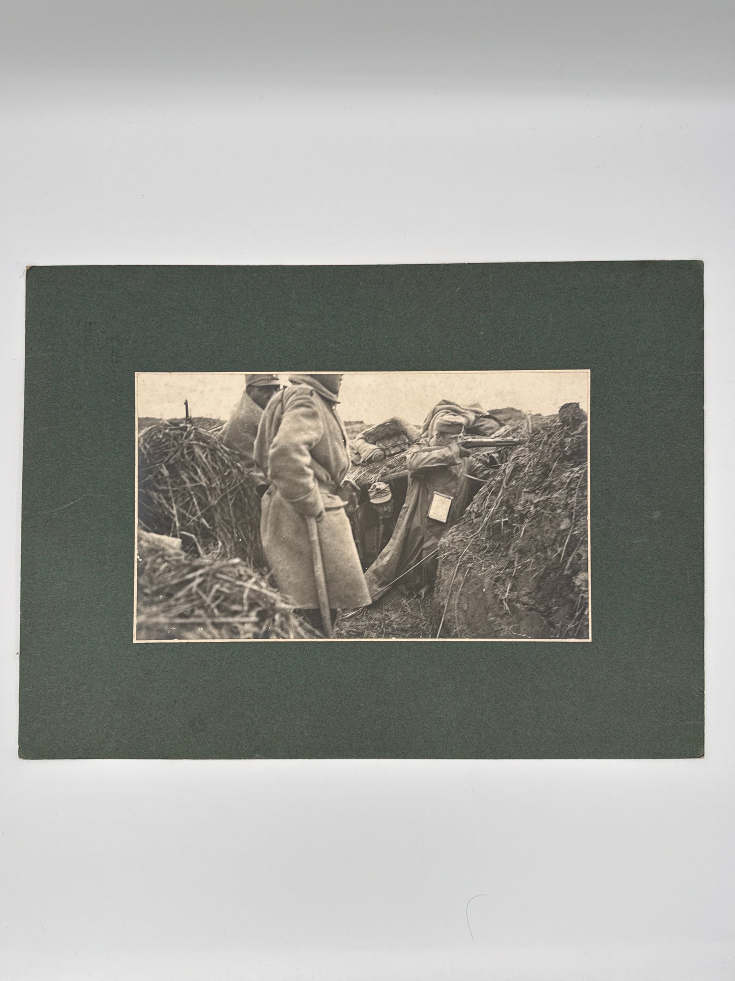 Frontalltag im Graben – Originalaufnahme Erster Weltkrieg (Großformat A3)